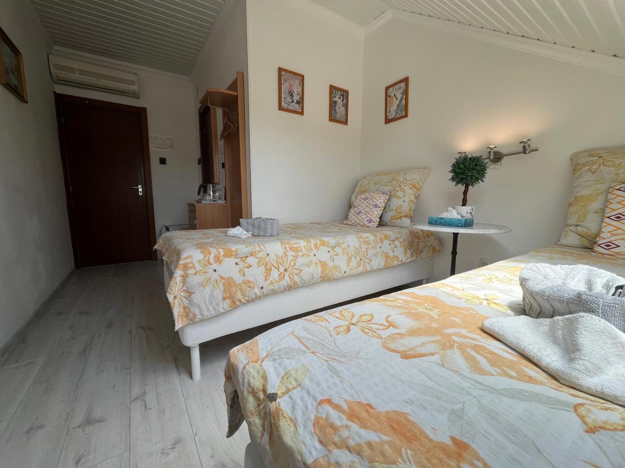 Hotel Tang House 唐舍 à Budapest Extérieur photo